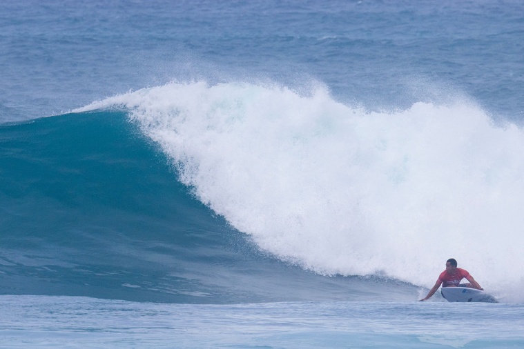 Un des leaders de la sélection tahitienne aux QS de Hawaii, Mihimana Braye, est encore en course sur l’étape de Haleiwa. Un des leaders de la sélection tahitienne aux QS de Hawaii, Mihimana Braye, est encore en course sur l’étape de Haleiwa.