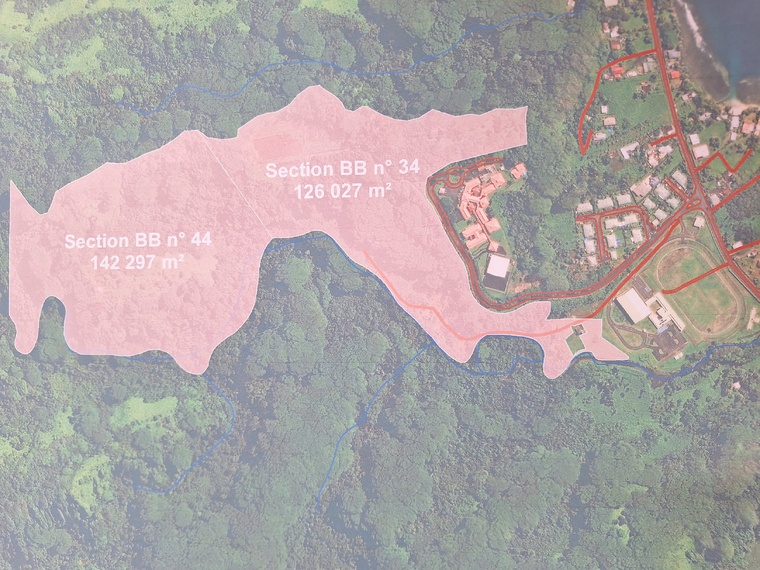 Les deux parcelles concernées s’étendent sur 27 hectares derrière le complexe sportif et le collège de Hitia’a. Les deux parcelles concernées s’étendent sur 27 hectares derrière le complexe sportif et le collège de Hitia’a.