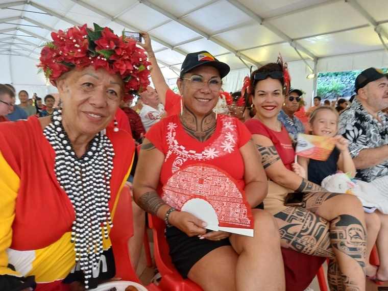 Les Marquises en force avec Darling (une “grande amie de la maman de Hinaupoko”, Marcy et Vaitiare Courtin, miss Tatau 2025.
