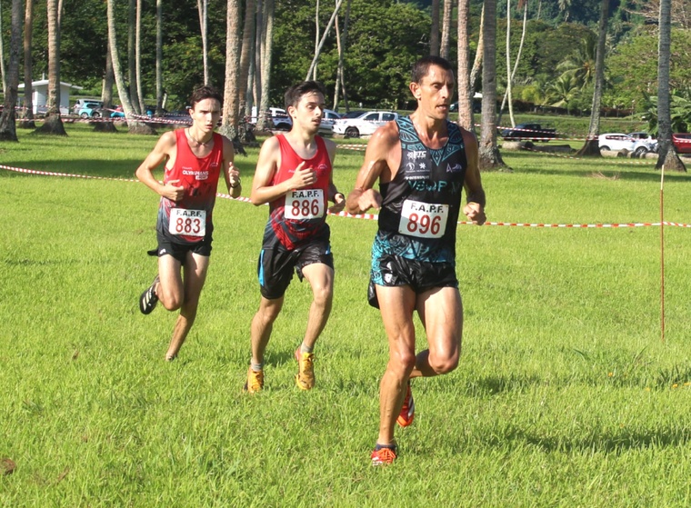 Damien Troquenet a longtemps assuré le train au Cross de Polynésie avant que Felice Covillon (883) n’attaque dans le final et remporte la course et sa qualification pour les Championnats du monde.