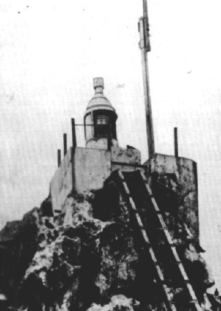 Le phare de l’atoll, d’où le “roi” Alvarez faisait régner la terreur.