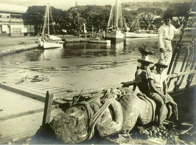 Le débarquement des tiki à Papeete en 1934. Photos L’illustration.