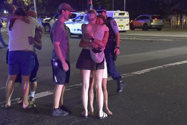 Sydney : scènes de désolation sur la plage de Bondi après la fusillade meurtrière visant une fête juive Sydney : scènes de désolation sur la plage de Bondi après la fusillade meurtrière visant une fête juive