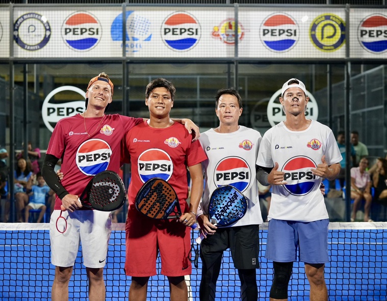 Les champions Manoa Desvignes et Karl Yomes en rouge avec leurs dauphins, Ridge Chung et Bruno Laitame