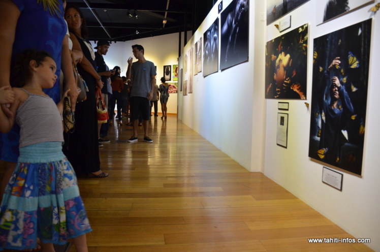 La soirée de vernissage de l’exposition photographique Hoho’a 2016 a connu un vif succès, vendredi. La soirée de vernissage de l’exposition photographique Hoho’a 2016 a connu un vif succès, vendredi.