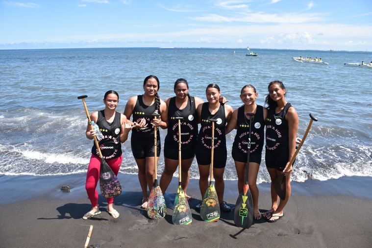 Les juniors filles de Heiva’a Hoe, vainqueurs du 1 000 mètres. Les juniors filles de Heiva’a Hoe, vainqueurs du 1 000 mètres.