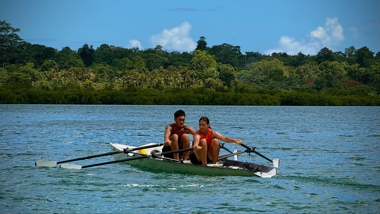 Matuanui Tatarata et Mataiki Ah Scha montent sur la troisième marche du podium.