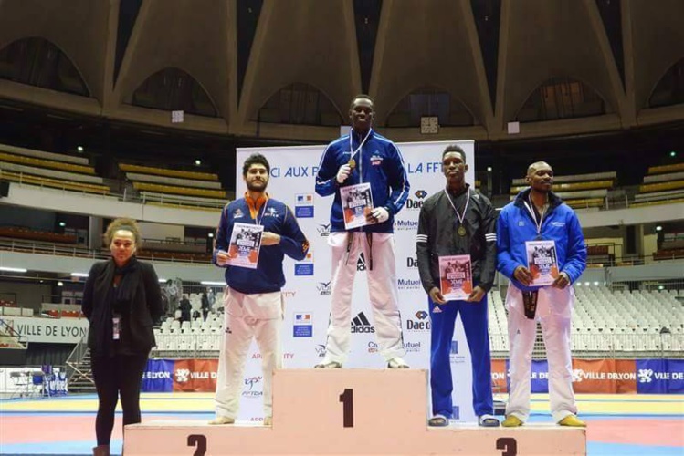 TKD « Chpts de France » : Raihau Chin en Or, Waldeck Defaix en argent, Hina Joly et Remuela Tinirau en bronze TKD « Chpts de France » : Raihau Chin en Or, Waldeck Defaix en argent, Hina Joly et Remuela Tinirau en bronze