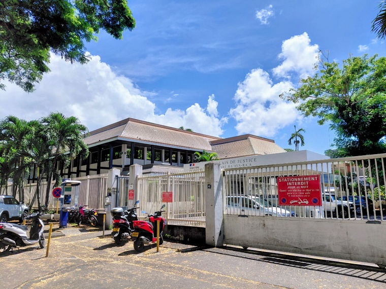 Jaloux, il percute un homme avec son pick-up Jaloux, il percute un homme avec son pick-up