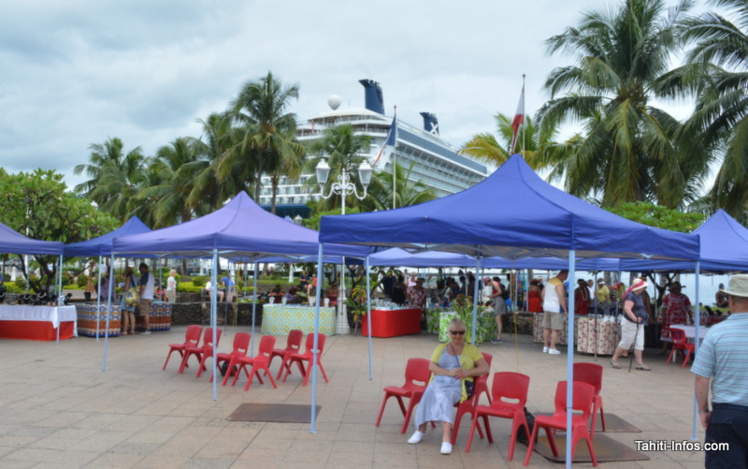 Le village d'exposants installé à Vaiete n'a pas désempli ce dimanche Le village d'exposants installé à Vaiete n'a pas désempli ce dimanche