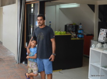 Le dimanche les commerçants travaillent en famille Le dimanche les commerçants travaillent en famille