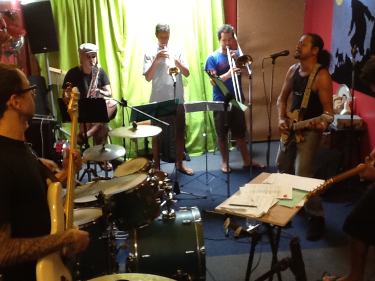 Manahune tour 2016 : Le groupe part en tournée avec de nouveaux musiciens Manahune tour 2016 : Le groupe part en tournée avec de nouveaux musiciens