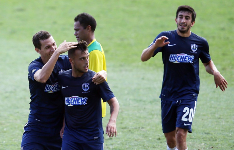 Clayton Lewis a réalisé un doublé dans un moment décisif pour Auckland, qui jouait à domicile Clayton Lewis a réalisé un doublé dans un moment décisif pour Auckland, qui jouait à domicile