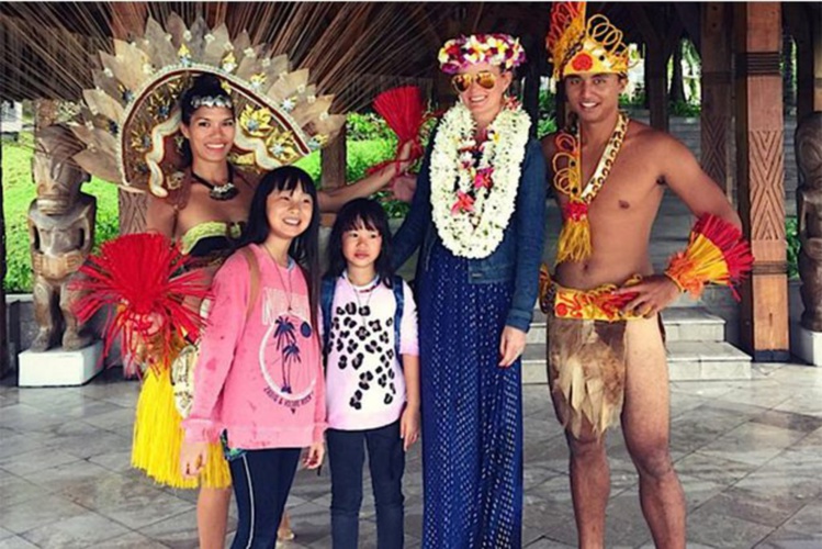 L'épouse de la star du rock et ses filles Jade et Joy, visiblement heureuses d'être à Bora Bora !
