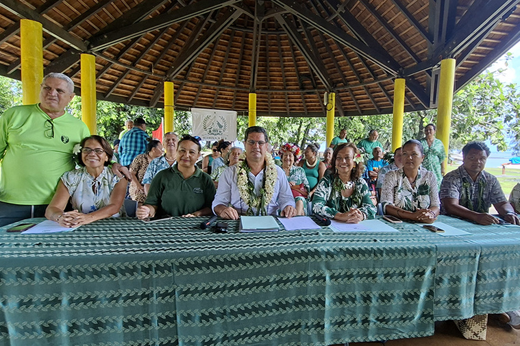 Hinoi Fritch se présente avec Mahina a Ti’a Hinoi Fritch se présente avec Mahina a Ti’a