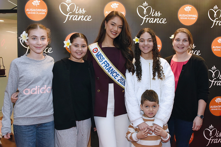 Miss France 2026 multiplie les bains de foule Miss France 2026 multiplie les bains de foule