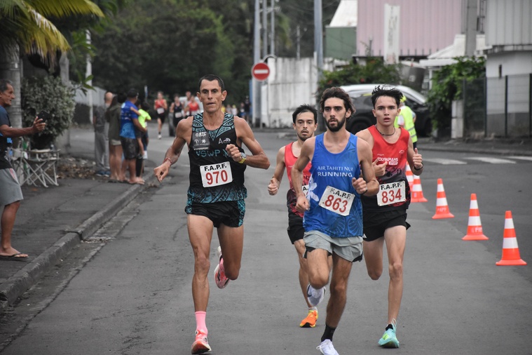 Le quatuor Damien Troquenet, Mathias Girardet, Thomas Lacomare et Félice Covillon a mené les débats sur quatre kilomètres, avant que le petit dernier ne s’envole vers le titre.