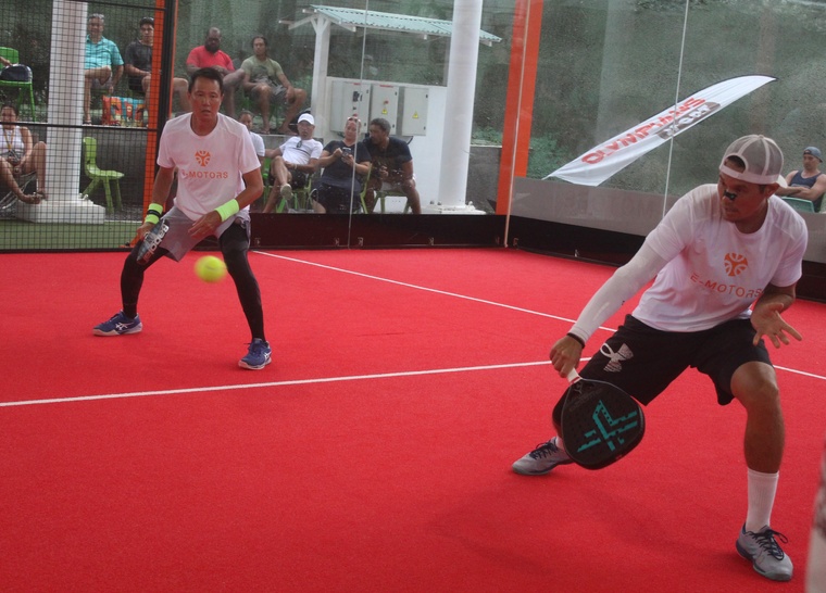 Ridge Chung (à droite) et Bruno Laitame ont remporté dimanche la première édition de la E-Motors Pacific Padel Cup dans le tableau élite hommes.