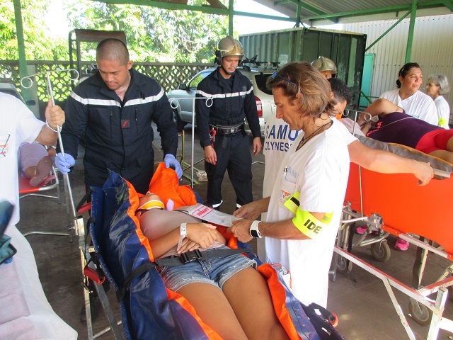 Un poste médical avancé est monté à proximité de la salle Manu Iti. Un tri des victimes y est réalisé. Les blessés sont ensuite conduits au CHPF du Taaone en ambulance.