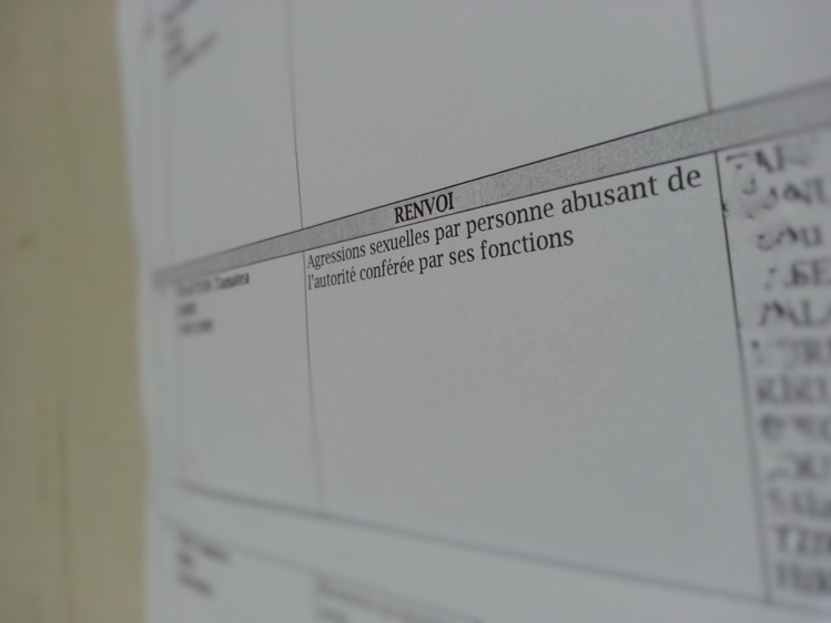 L'enseignant encourt de la prison ferme et une interdiction définitive d'exercer sa profession.