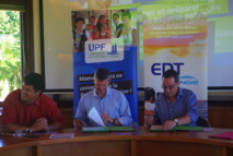 Eric Conte, le président de l'université de la Polynésie française et Grégoire de Chillaz, président directeur général d'EDT Engie ont signé, mardi matin, une convention de collaboration entre l'université et EDT