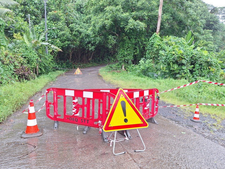 Par mesure de sécurité, l’accès à la route du plateau de Afaahiti est fermé (Crédit : Anne-Charlotte Lehartel).