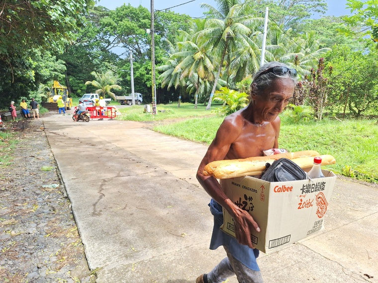 Véhiculés ou à pied, les résidents du plateau de Afaahiti témoignent.