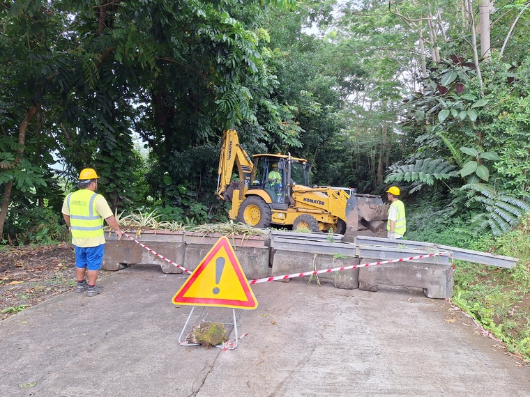 Le barrage a été renforcé lundi en fin de matinée. Le barrage a été renforcé lundi en fin de matinée.