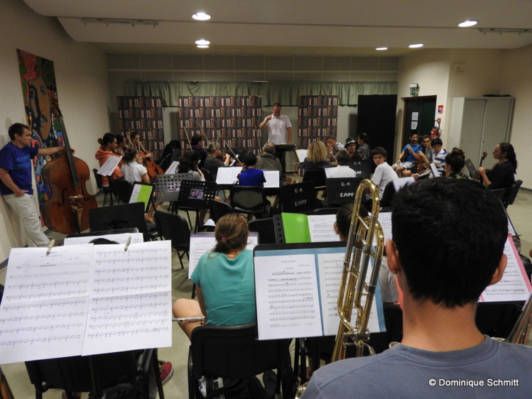 Le grand orchestre symphonique emmené par Simon Pillard s'entraîne dur pour atteindre les sommets... Le grand orchestre symphonique emmené par Simon Pillard s'entraîne dur pour atteindre les sommets...