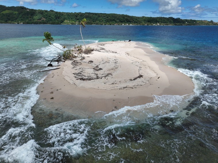 Le Motu Nono vu du ciel après le passage de la dépression NAT (Crédit : archive/Louis Balsan). Le Motu Nono vu du ciel après le passage de la dépression NAT (Crédit : archive/Louis Balsan).