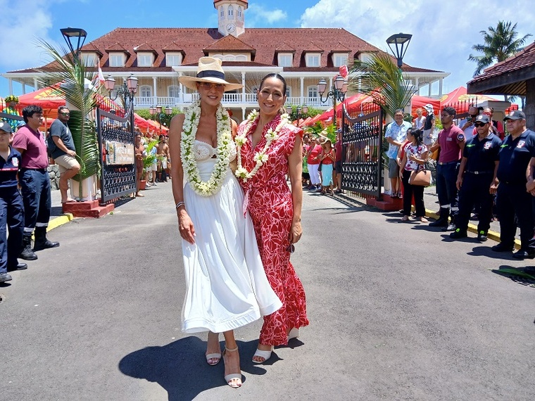 Miss Tahiti 1990 et miss France 1991, Mareva Georges, et la directrice du comité Miss Tahiti, Leïana Faugerat . crédit photo SD