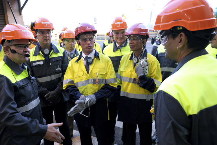 Le Premier ministre a visité l'usine SLN. Photo : AFP