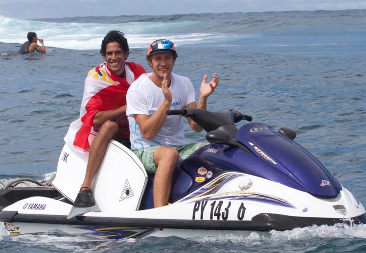 Cédric Estall avec Tahurai Henry © Hugo Tauru Photography Cédric Estall avec Tahurai Henry © Hugo Tauru Photography