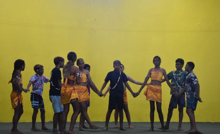 Les élèves du collège de Rangiroa avait préparé une danse traditionnelle de leur île.