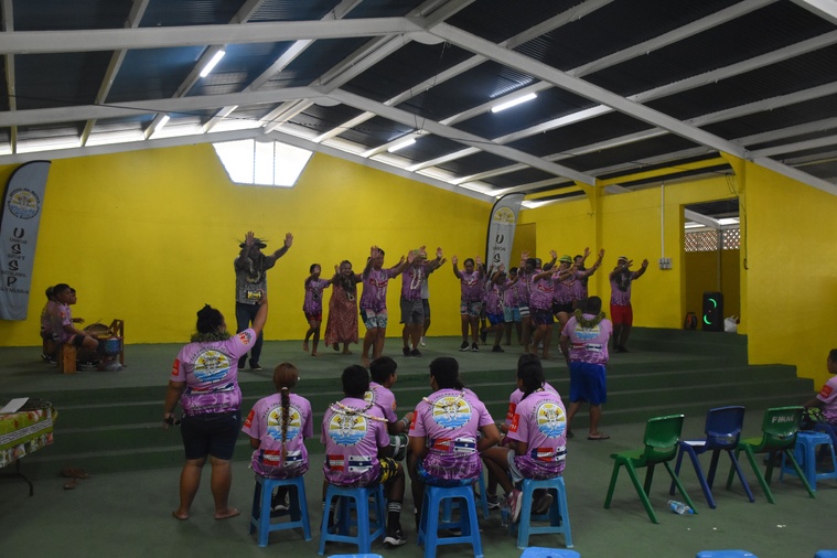 Le tenant du trophée, le collège st Raphaël de Rikitea, a enflammé la salle.