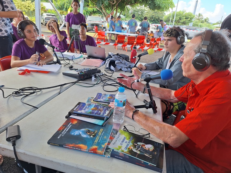 Interview de l’auteur Patrick Chastel pour la webradio du collège de Taravao.