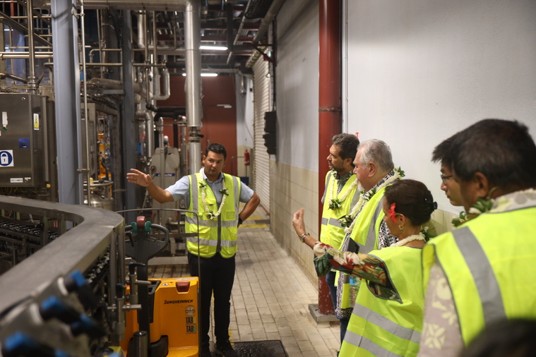 La Brasserie de Tahiti a ouvert ses portes aux élus du Pays ce jeudi 5 février à l'usine de Punaruu.