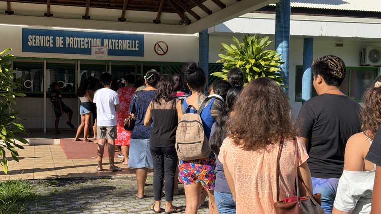 Installé au Centre de la mère et de l’enfant de Hamuta, à Pirae, le second centre de vaccination temporaire accueille les jeunes dans la limite des doses disponibles.