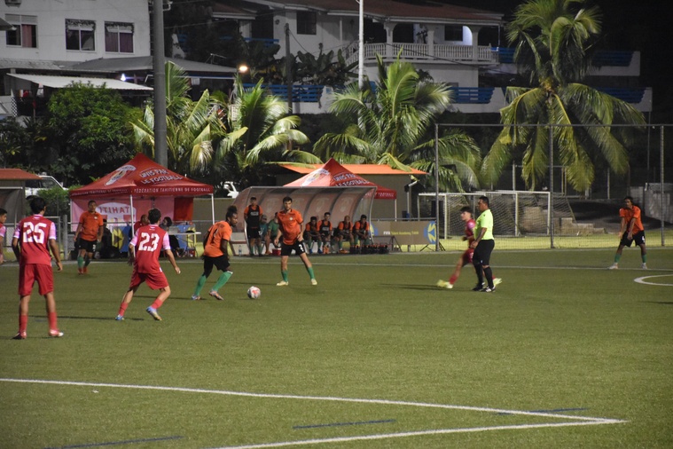 Tamarii Punaruu a dominé les duels et s’empare seul de la troisième place. Tamarii Punaruu a dominé les duels et s’empare seul de la troisième place.