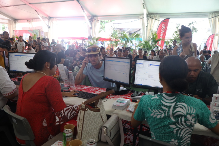 De nombreux visiteurs se sont rendus sur le stand d’Air Tahiti à la recherche d’offres pour leurs prochains voyages dans les îles, lors de la 36ᵉ édition du Salon du tourisme.