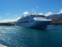 Papeete : commerçants et artisans ouverts pour le "Sea Princess" Papeete : commerçants et artisans ouverts pour le "Sea Princess"