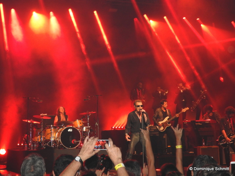Un Concert Exceptionnel Et Des Confidences Touchantes Johnny Hallyday A Toujours La Flamme