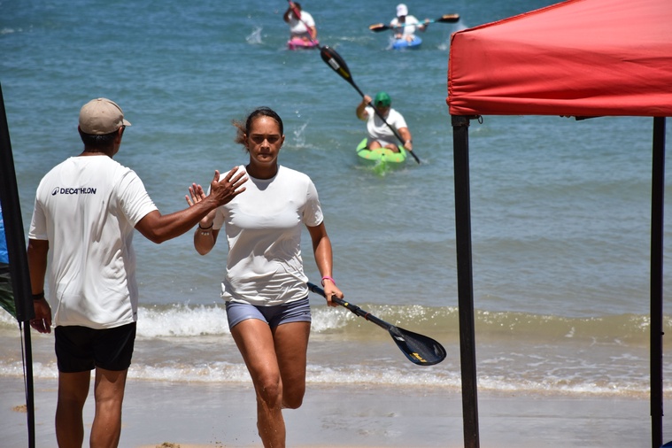 La jeune championne Nateahi Sommer après avoir brillé aux sélectives du Va’a V1, a remis ça en kayak surfski. Elle a envie de performer dans les deux disciplines.