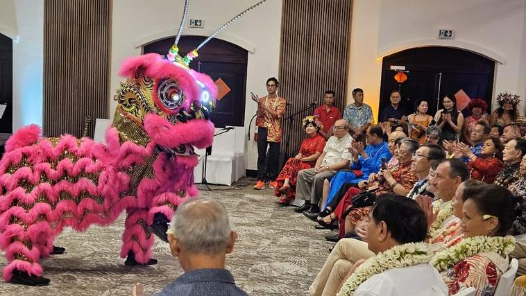 Deux cultures unies à la fête du printemps Deux cultures unies à la fête du printemps