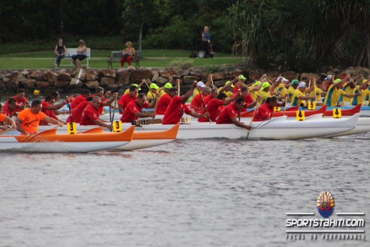 Hee lani et Ruahatu a la lutte lors de la finale des Master +40 ans Hee lani et Ruahatu a la lutte lors de la finale des Master +40 ans