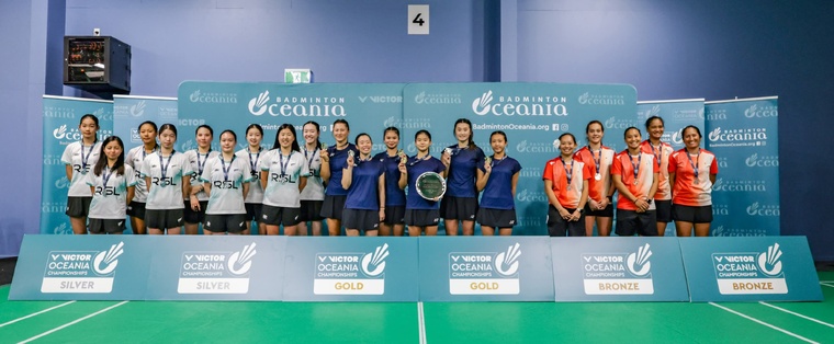 médaille de bronze pour l'équipe féminine. médaille de bronze pour l'équipe féminine.