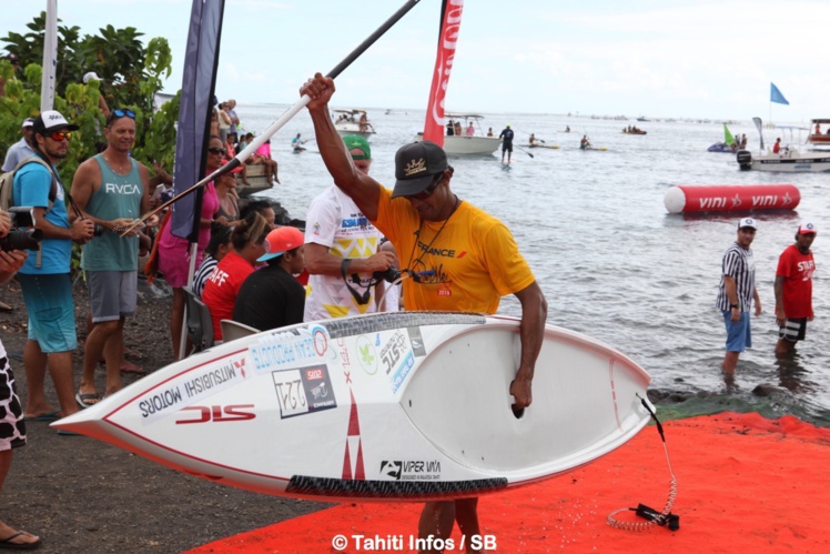 Georges Cronsteadt, le précurseur du Sup Race à Tahiti Georges Cronsteadt, le précurseur du Sup Race à Tahiti
