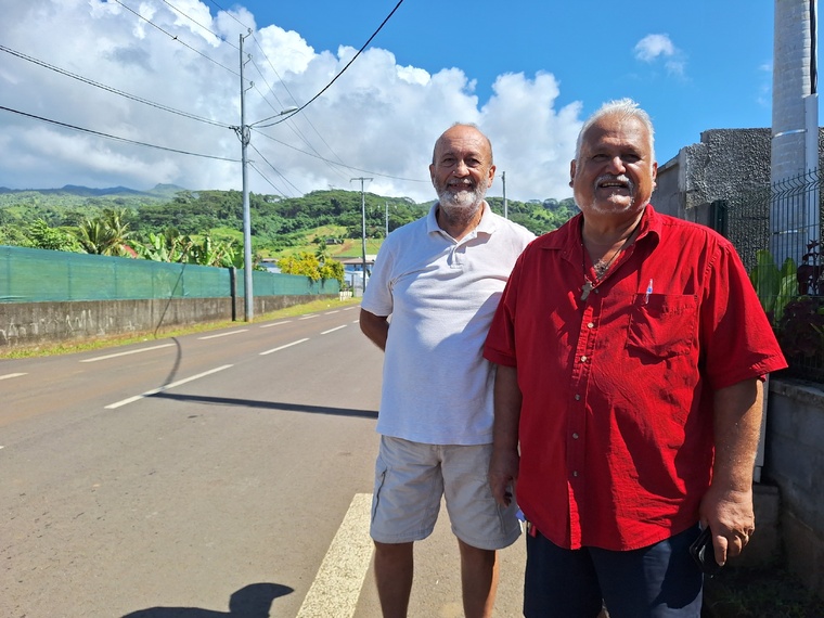 Clarenntz Vernaudon, tête de liste à Taiarapu-Est, est épaulé par Hiro Pratx (Crédit : Anne-Charlotte Lehartel).