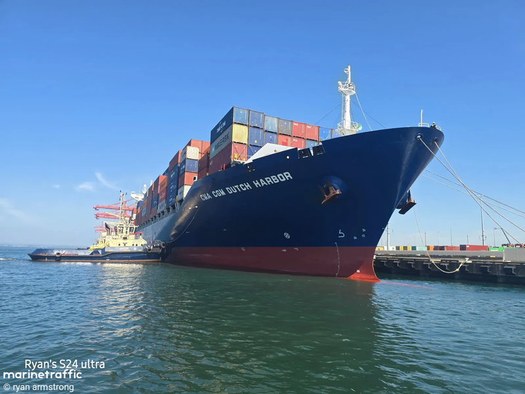 Une alerte aux grillons au port de Papeete