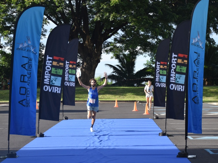 Mathias Girardet remporte la course en établissant un nouveau record. Mathias Girardet remporte la course en établissant un nouveau record.